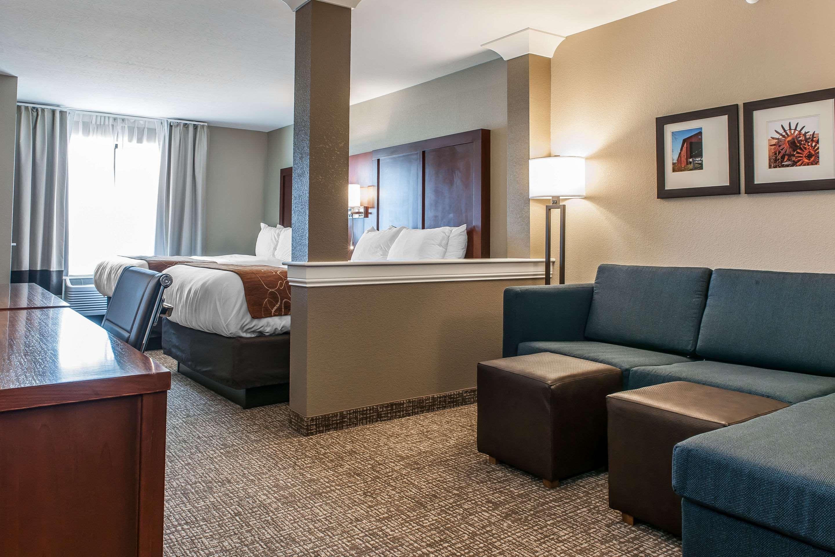Comfort Suites Rensselaer Near Fair Oaks Exterior foto