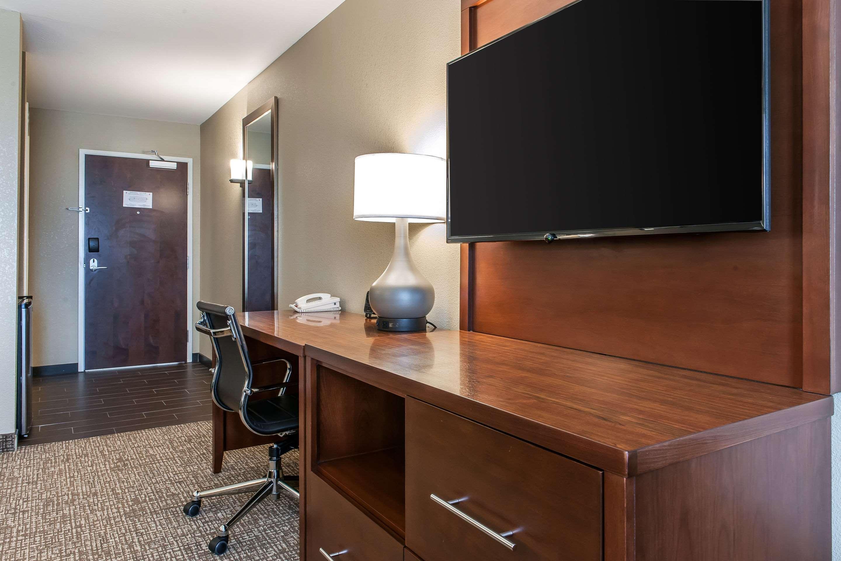 Comfort Suites Rensselaer Near Fair Oaks Exterior foto